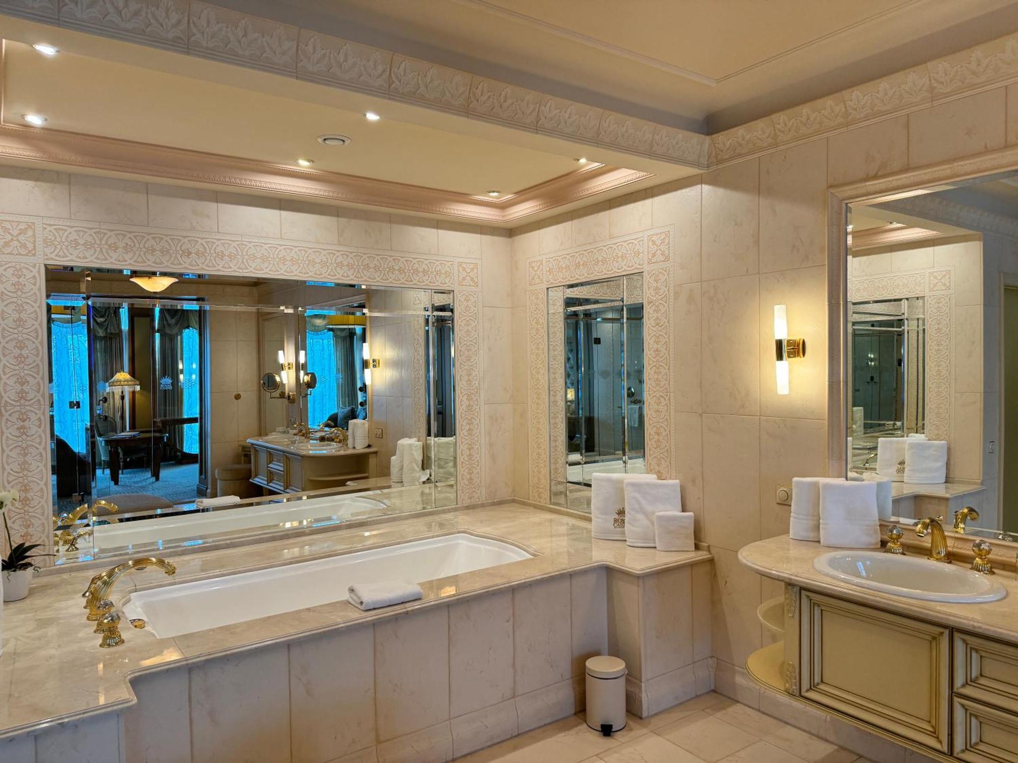 Royal Spa & Hotel Resort Riga Esterno foto